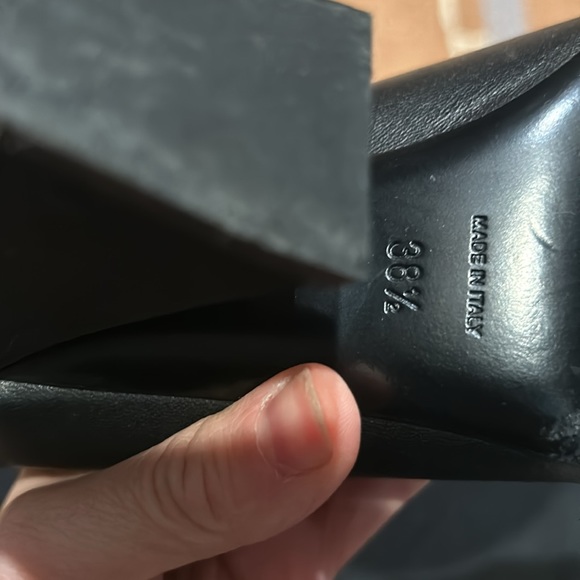 CHANEL pointy cap toe pearl chunky heels - Picture 5 of 6